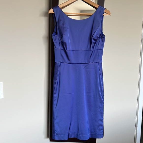 Classic Navy Blue Sleeveless Sheath Dress
85% Nylon,15% Spandex size 6 like new - Picture 2 of 7